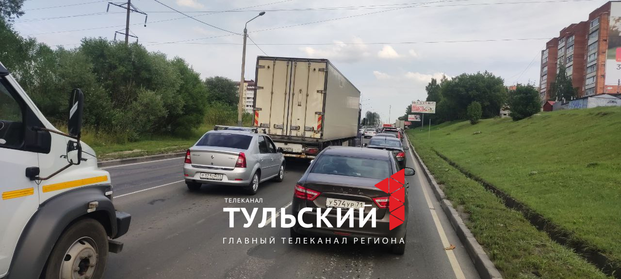 В Туле Калужское шоссе встало в многокилометровую пробку