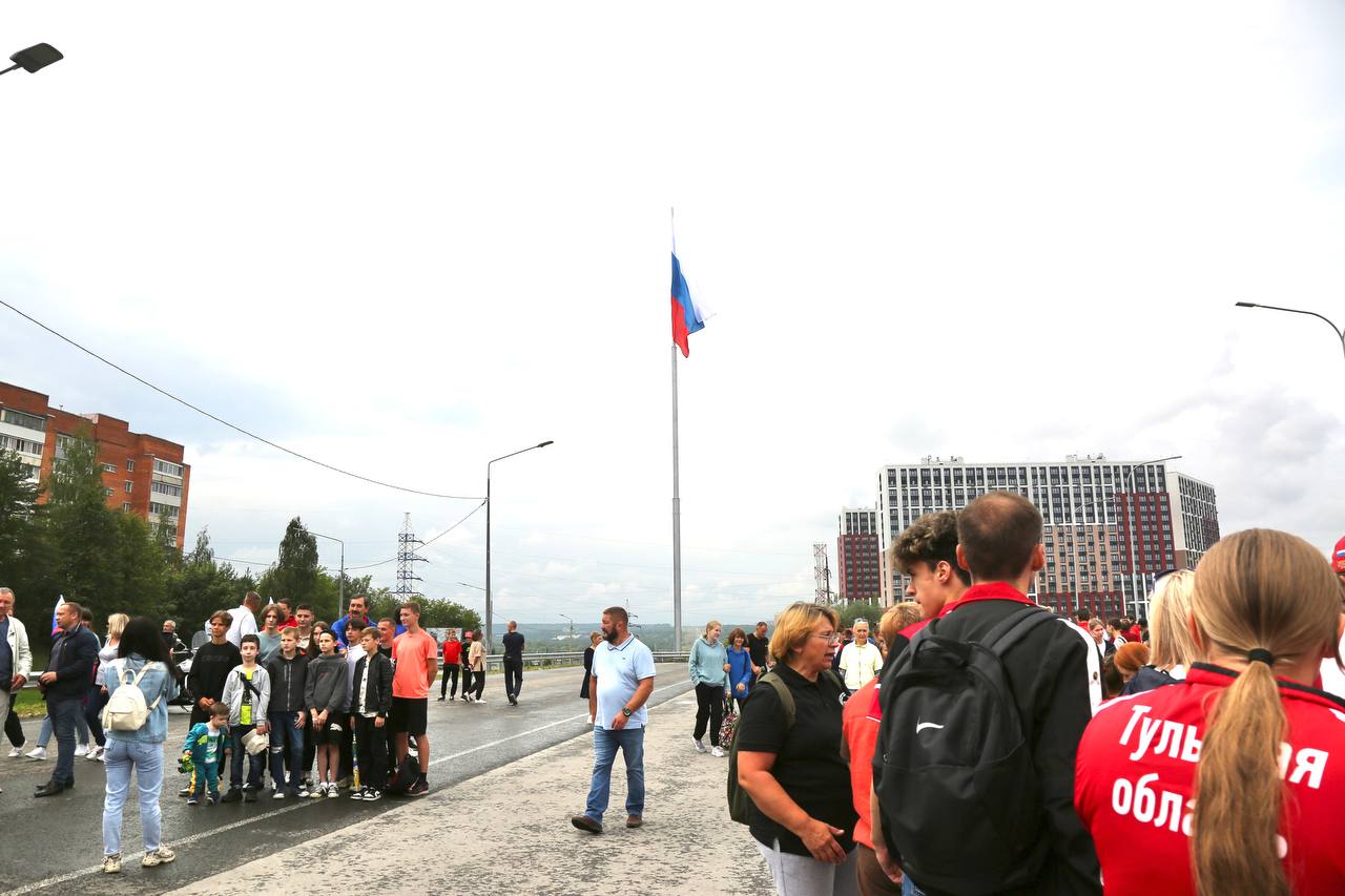 В честь Дня флага России в Туле открыли 33-метровый флагшток