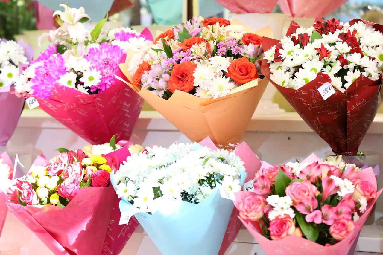Сколько стоят цветы в тульских магазинах накануне 8 Марта: обзор цен