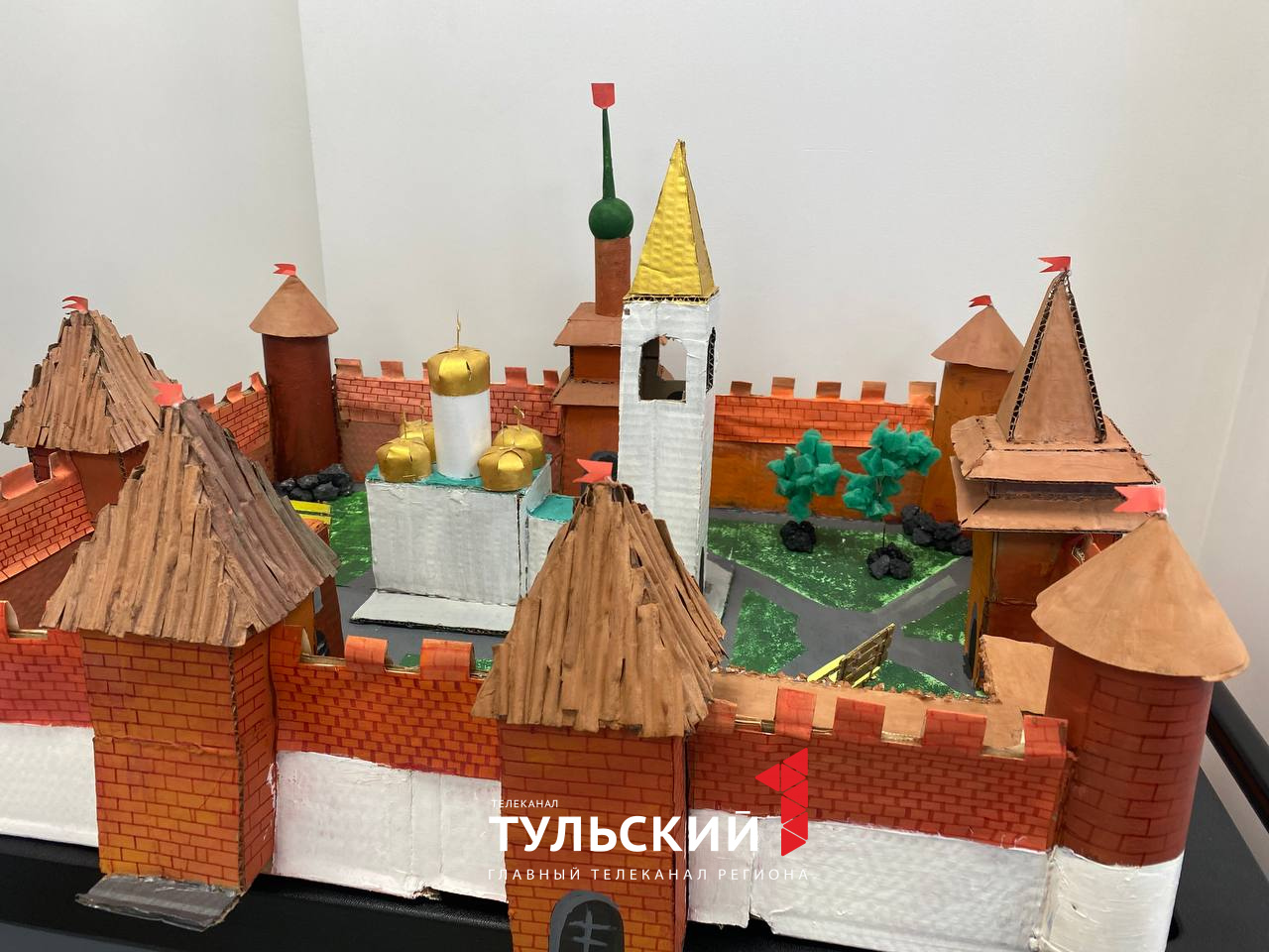 Тульские школьники создали новый голосовой помощник и макет Кремля из фтор-сырья