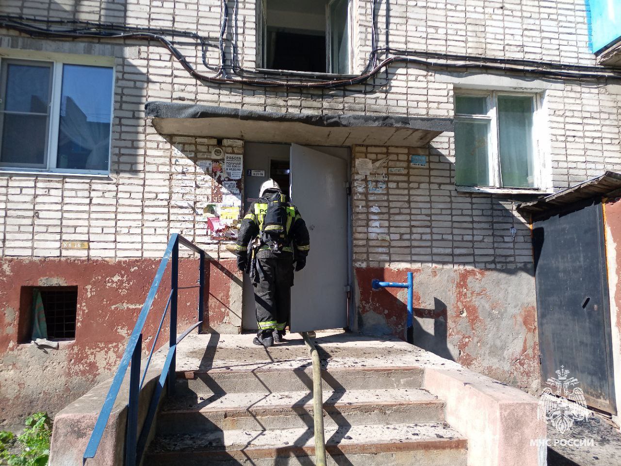 При пожаре в пятиэтажке в Щекине эвакуировали 10 человек