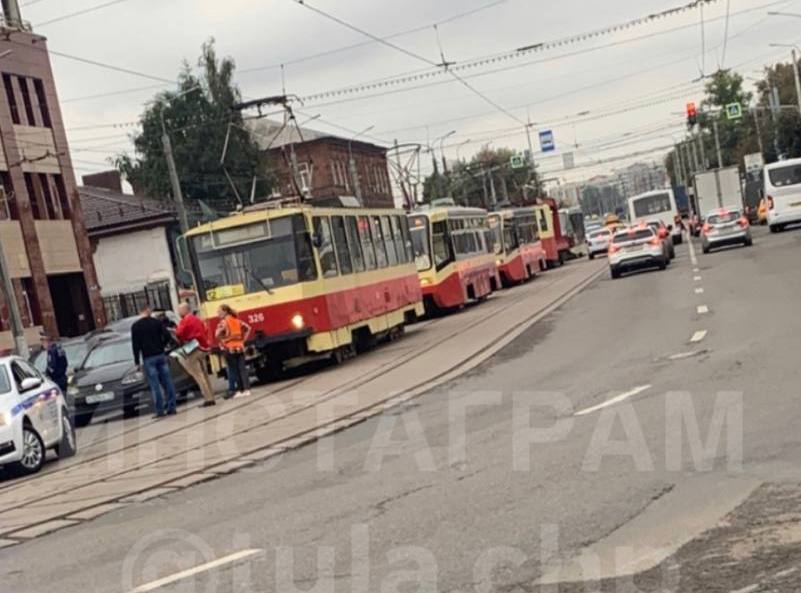 В Туле авария с участием каршеринга и трамвая спровоцировала пробку