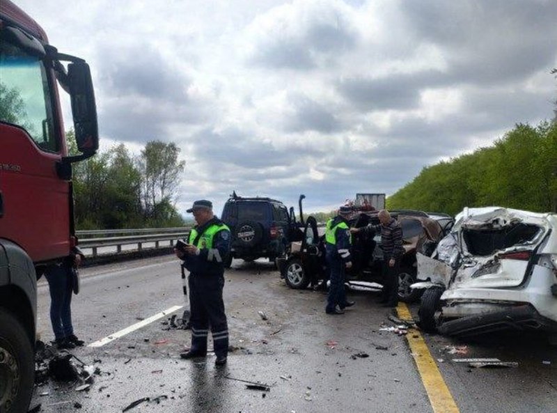 В результате ДТП из 6 машин в Веневском районе четыре человека попали в больницу