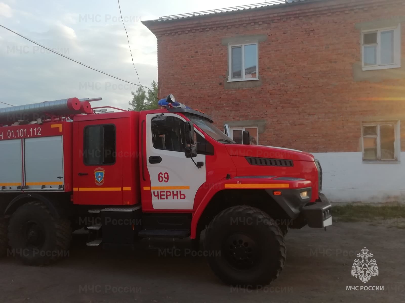 На пожаре в Чернском районе эвакуировали 5 взрослых и 4 детей