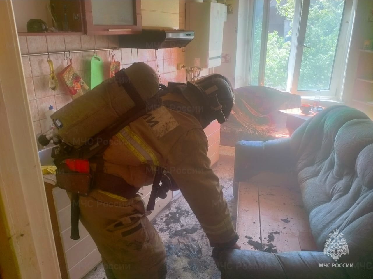 В Донском пожарные спасли женщину из горящей квартиры