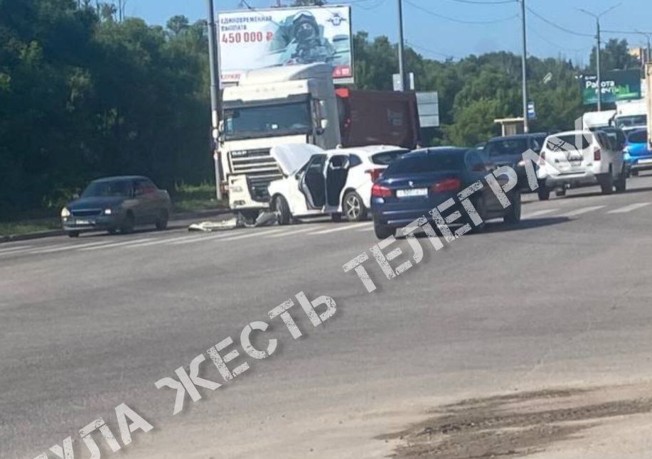 Тройное ДТП на улице Рязанской в Туле попало на камеру