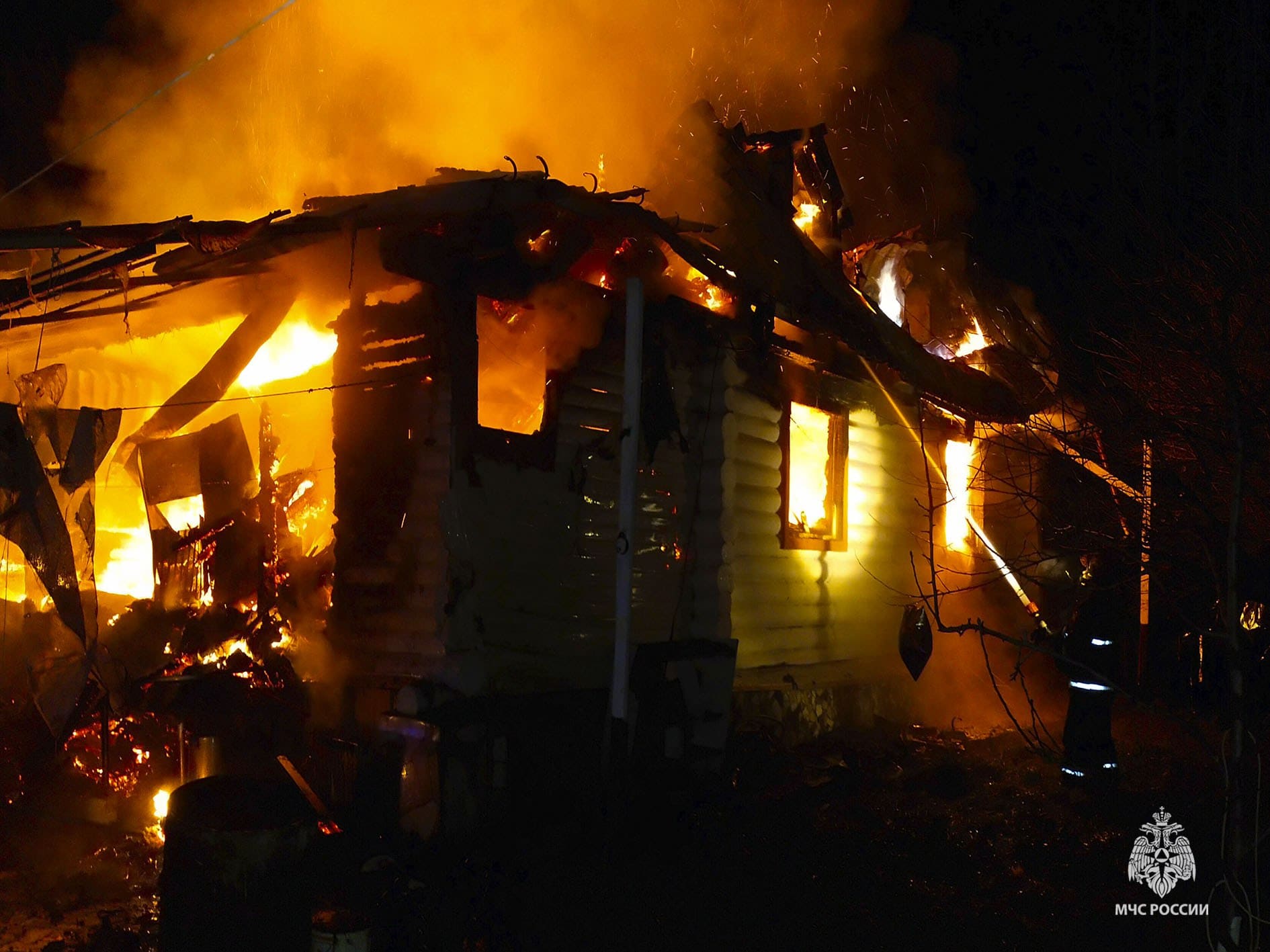 За сутки тульские спасатели потушили два техногенных пожара