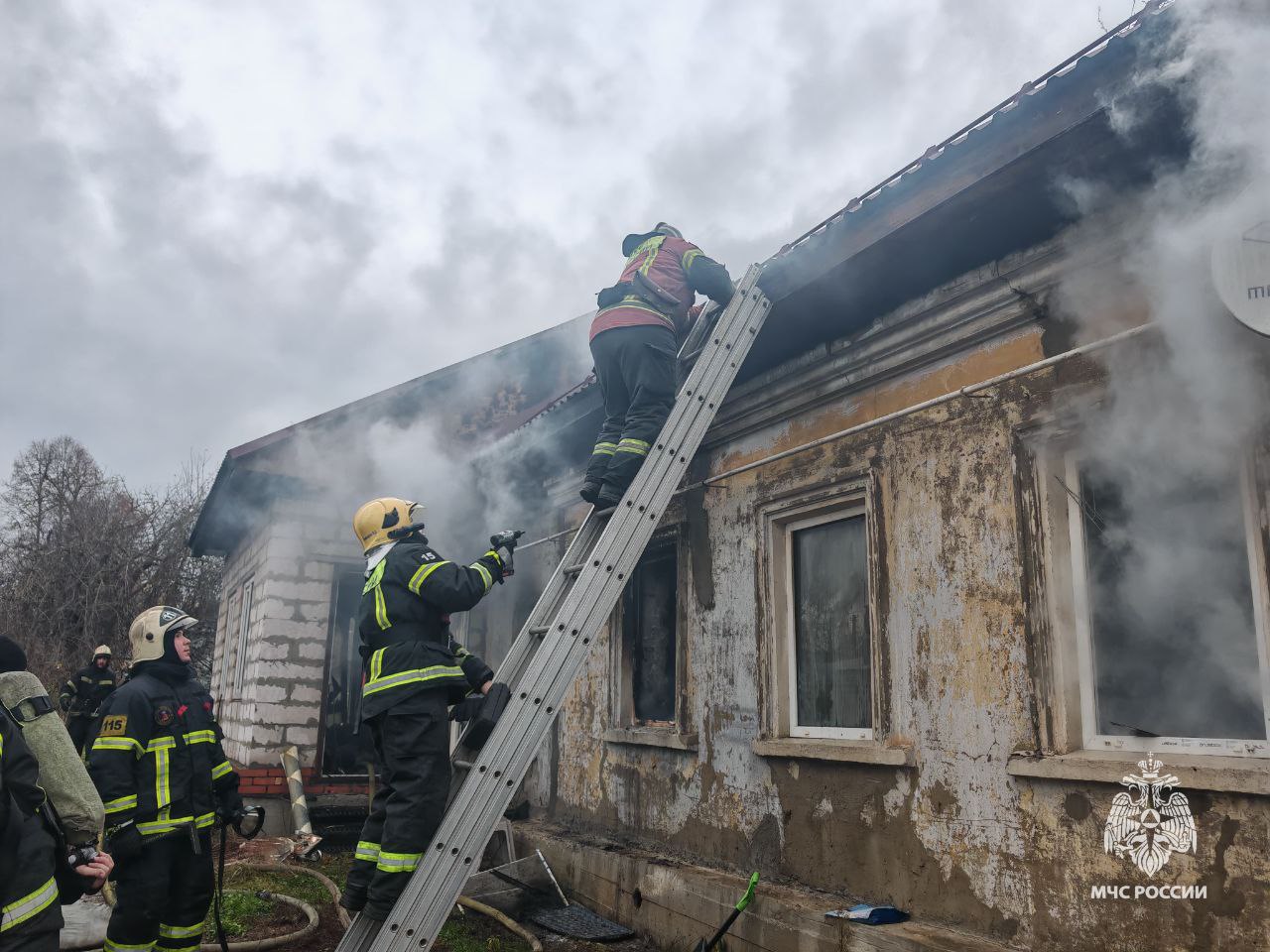 При пожаре в тульском поселке Октябрьский погибла 63-летняя женщина