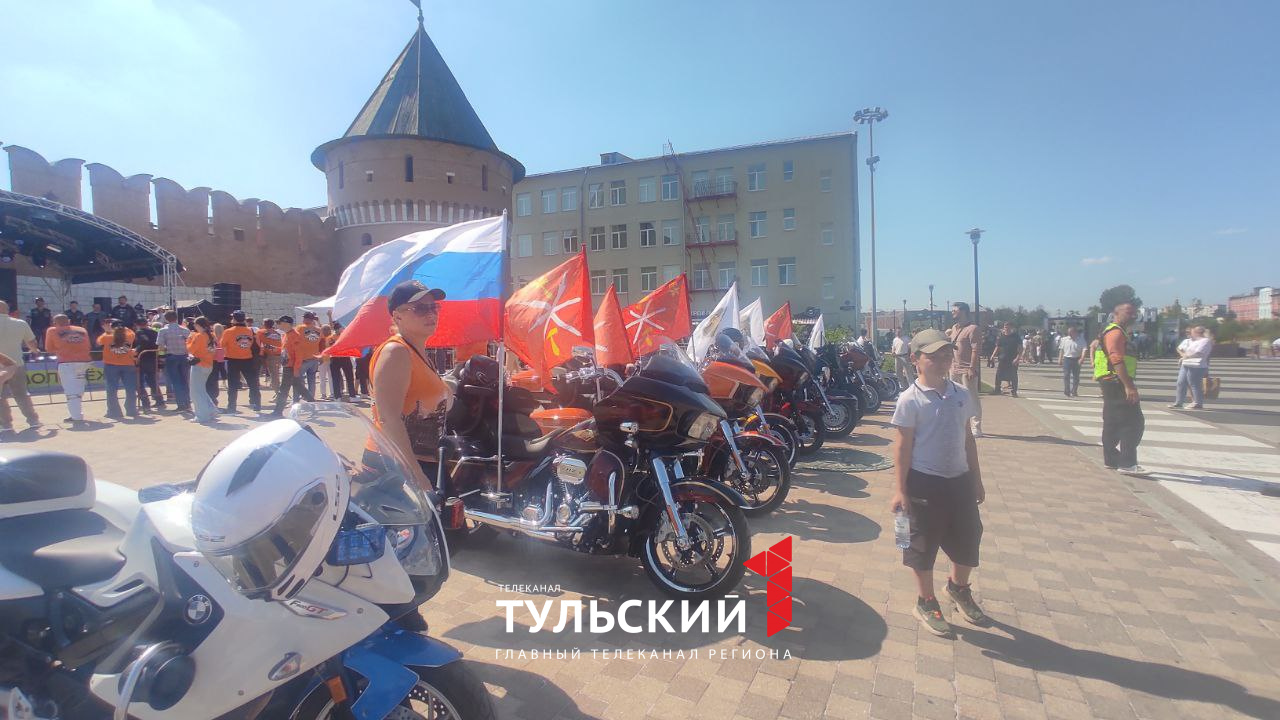 На Казанской набережной в Туле отмечают День молодежи