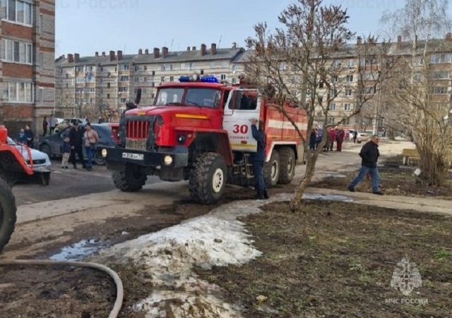 В Узловском районе при пожаре из многоквартирного дома эвакуировали 10 человек