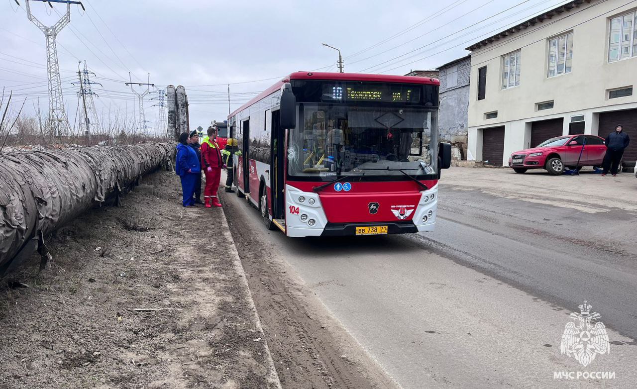 Тульские спасатели помогли пострадавшему в ДТП с автобусом