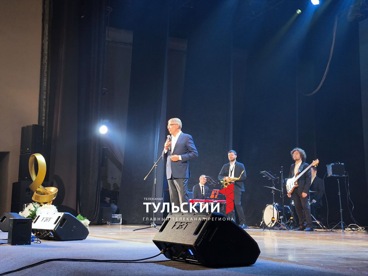 Дмитрий Миляев спел Алле Суриковой песенку Крокодила Гены