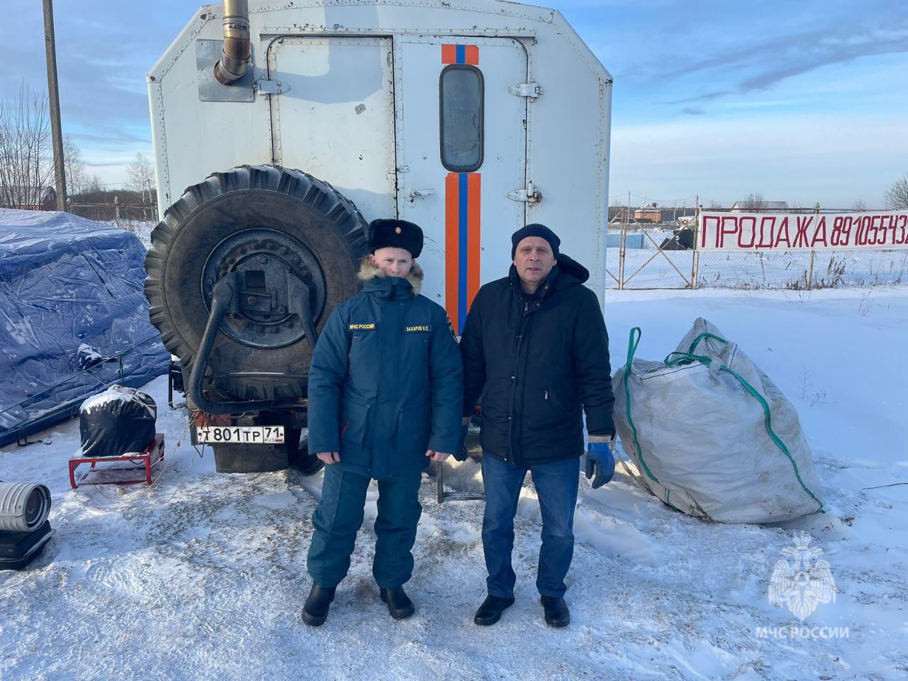 Тульские спасатели помогли водителю фуры с замершим топливом