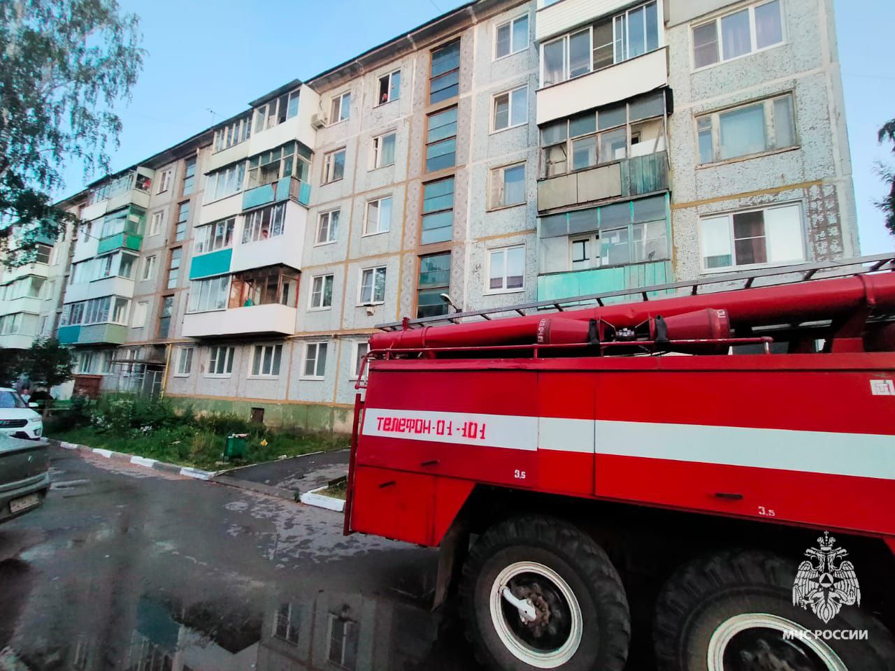 В Донском из горящего дома эвакуировали 15 человек