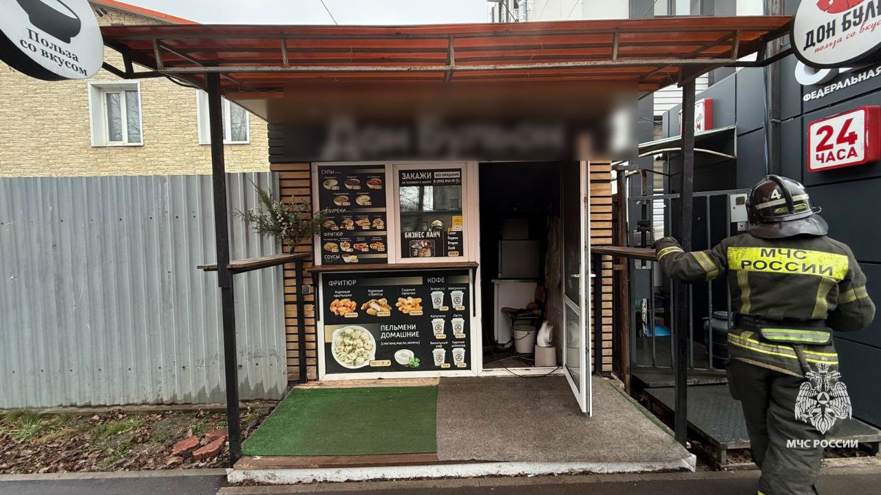 На улице Болдина в Туле загорелась палатка с пельменями