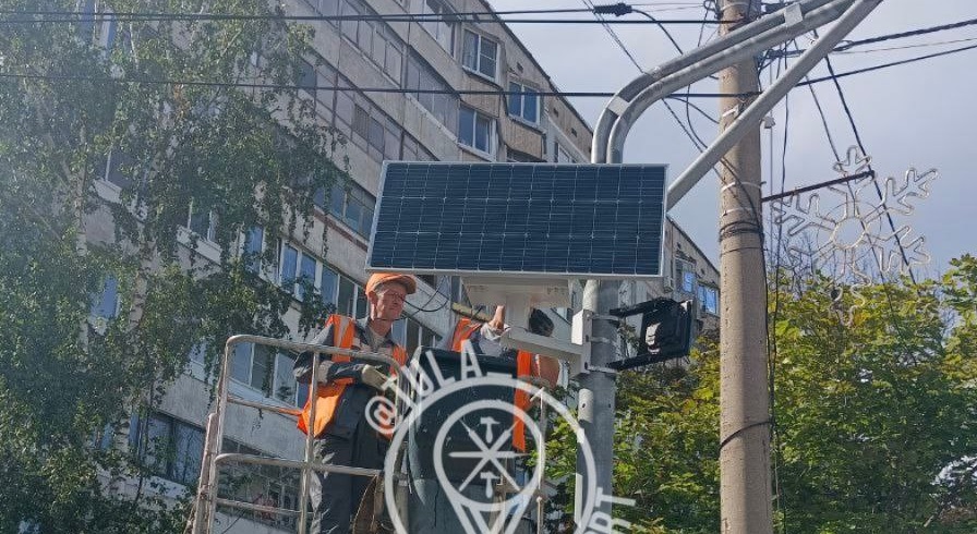 В Туле начали устанавливать светофоры на солнечных батареях