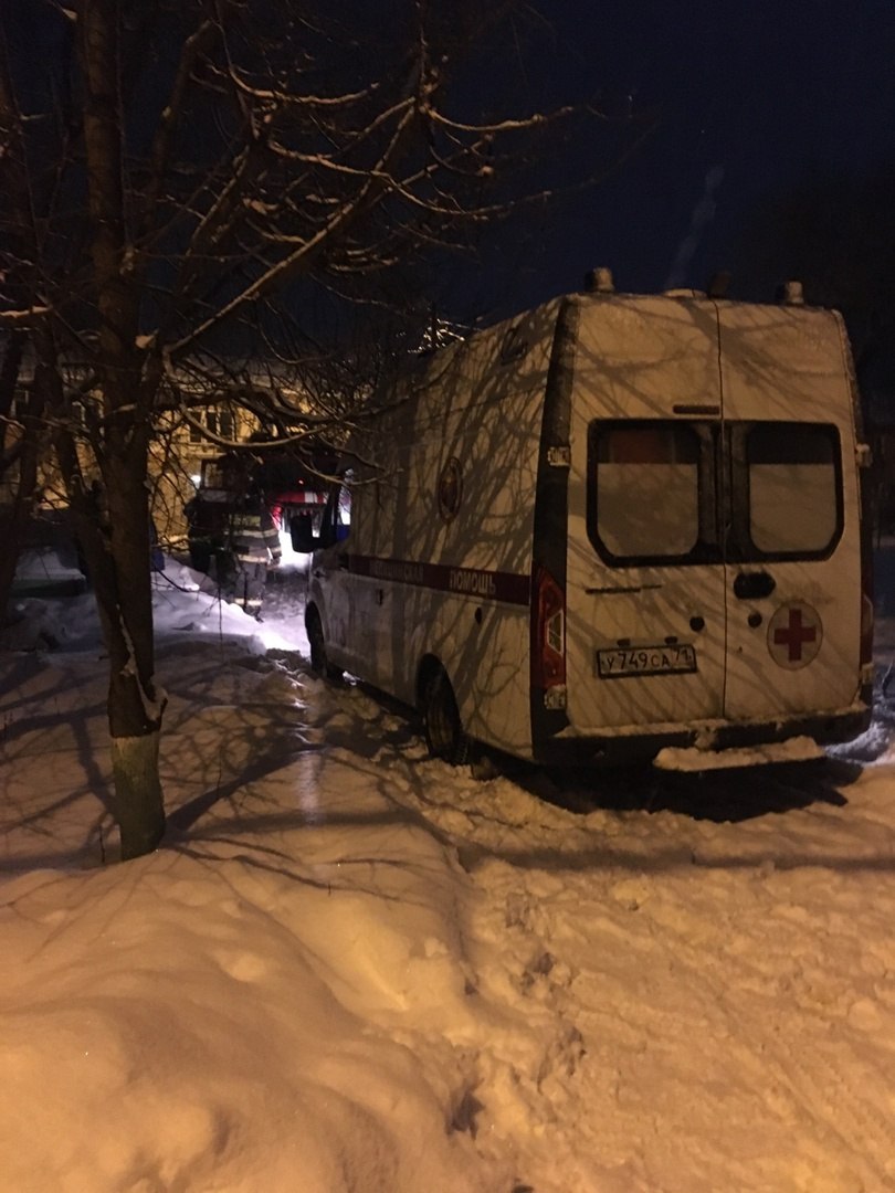 Алексинские спасатели помогли застрявшему в снегу автомобилю скорой помощи  - Новости Тулы и области - 1tulatv