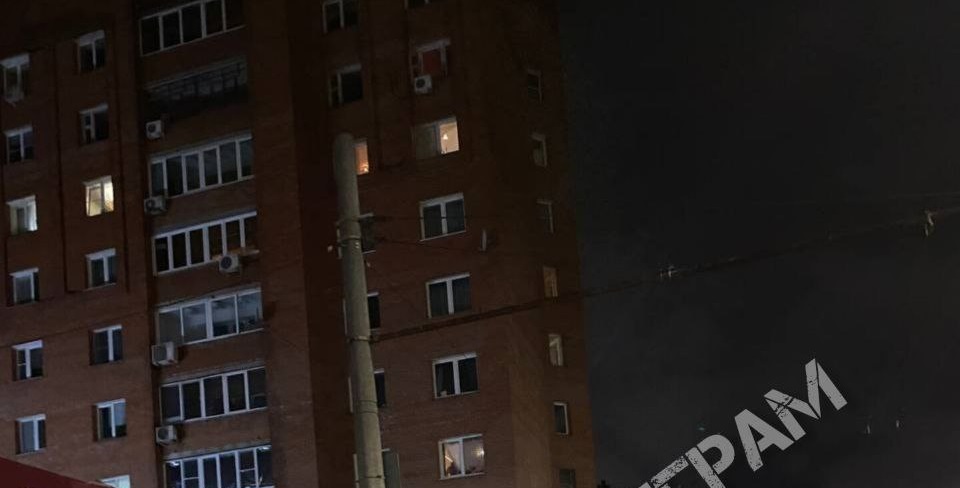 В 9-этажке на улице Ложевой в Туле загорелась квартира