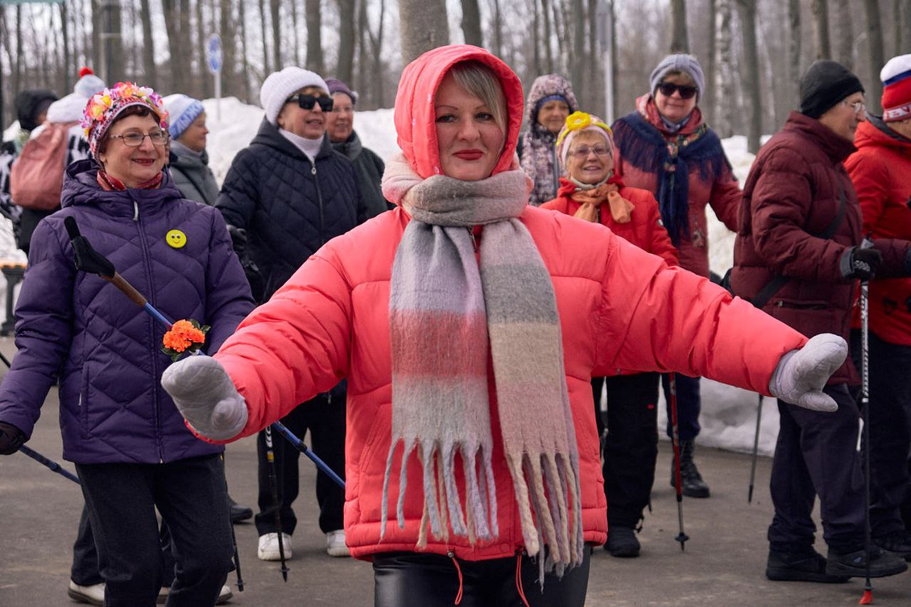 В Комсомольском парке Тулы прошел спортивный праздник северной ходьбы