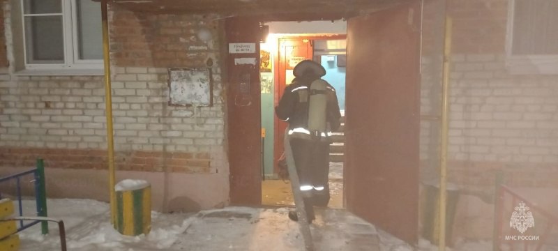 Ночью в Киреевске загорелась жилая многоэтажка: погиб мужчина