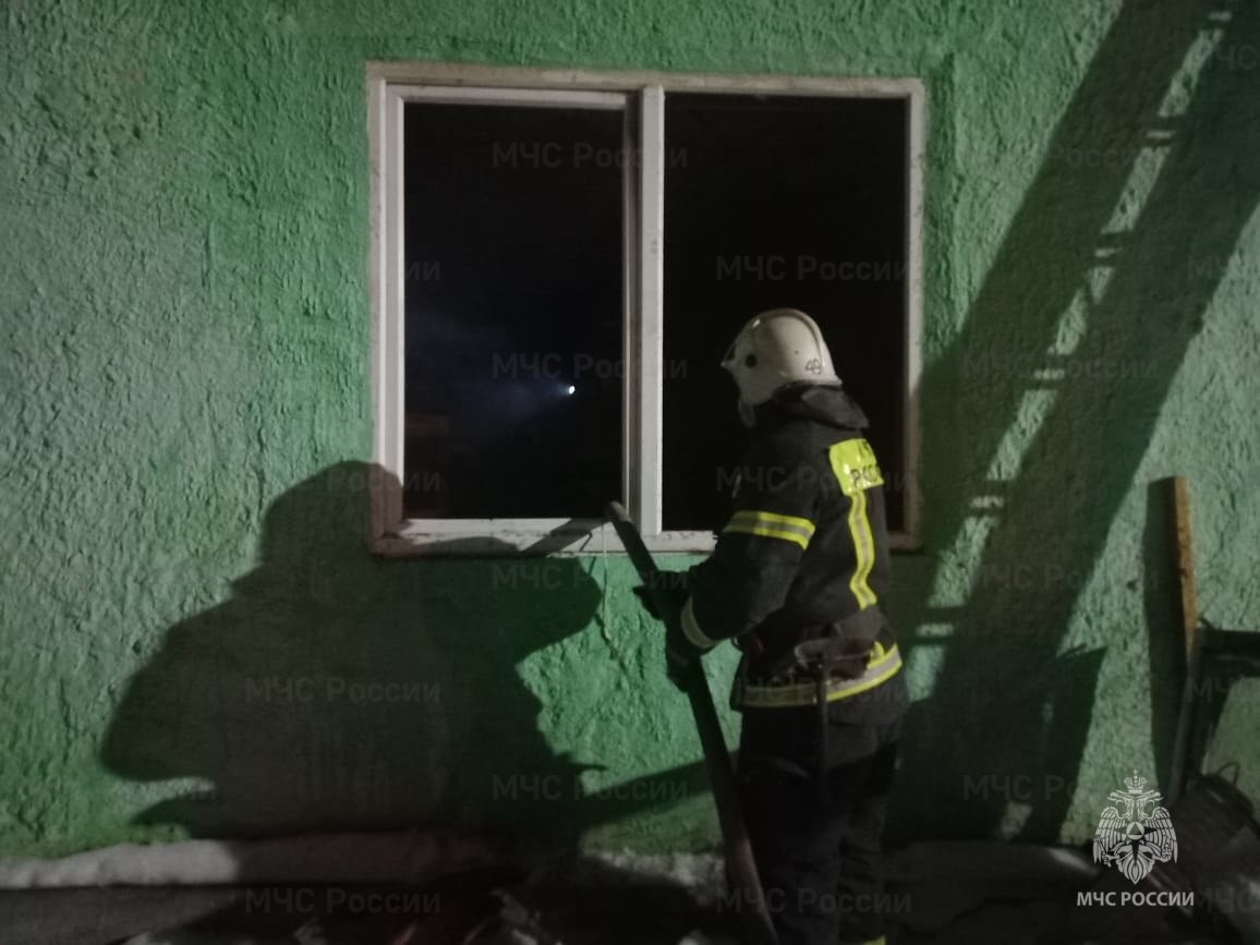 При пожаре в Липках спасатели эвакуировали 4 детей