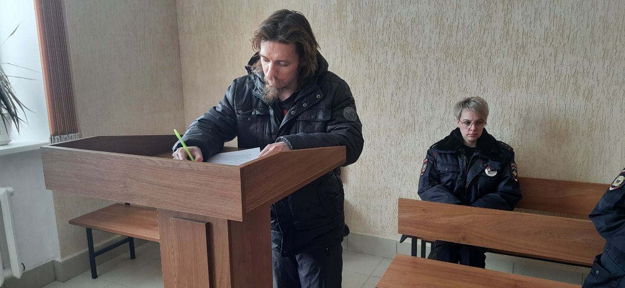 В Суворове арестовали мужчину, который вылил йод и зеленку в урну с бюллетенями