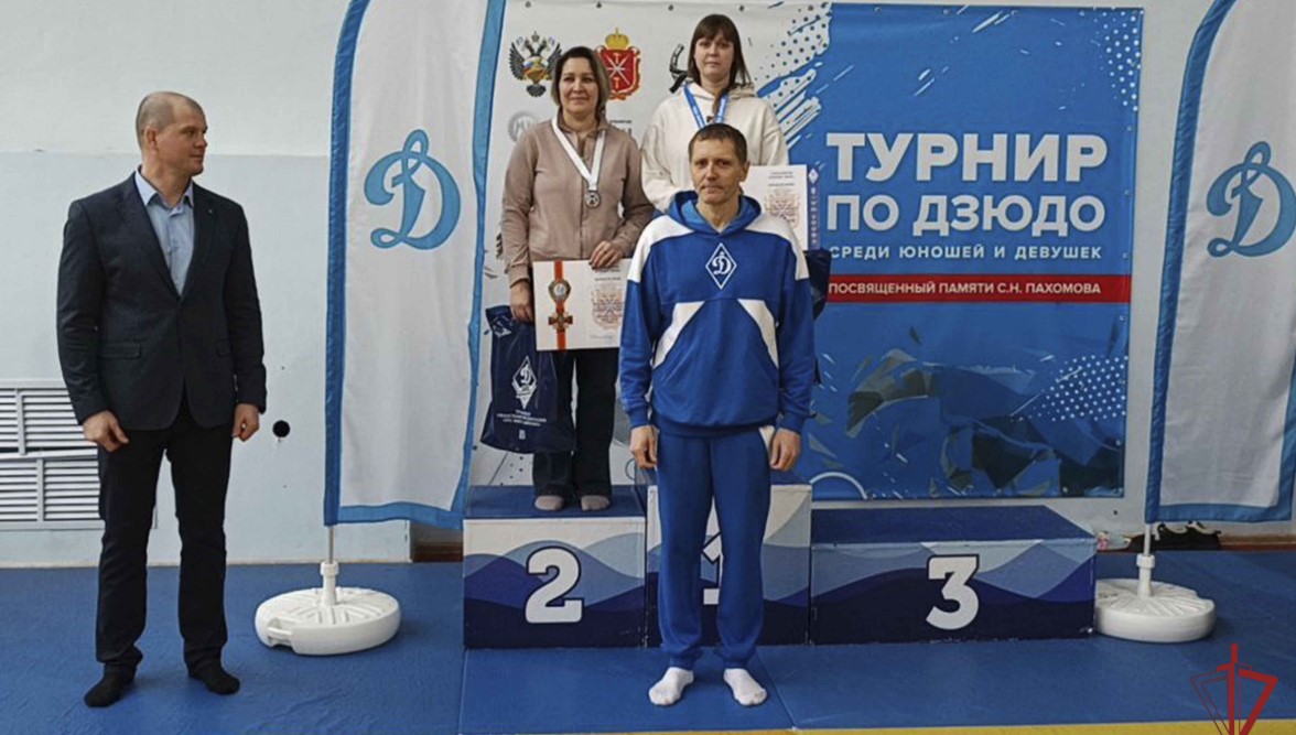 Сотрудница Росгвардии из Тулы завоевала золото на соревнованиях по плаванию