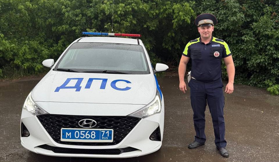 В Туле сотрудник ГАИ оказал помощь водителю автобуса, устроившему массовое ДТП на шоссе