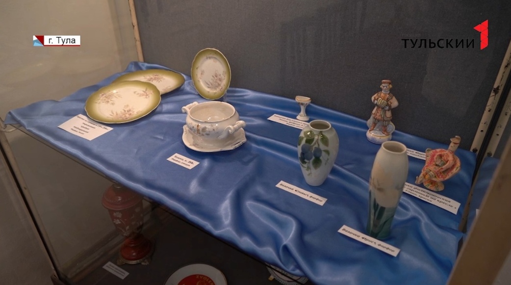 Посуда как произведение искусства: в Туле открылась выставка старинной керамики