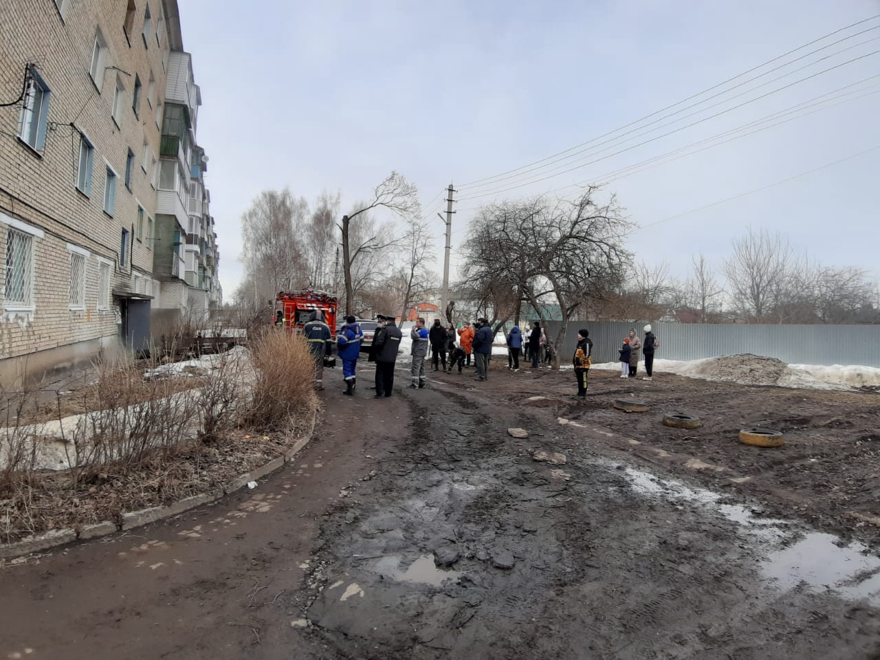 В г. Щекино пришлось эвакуировать жильцов многоэтажки из-за загоревшегося в  подвале мусора - Новости Тулы и области - 1tulatv