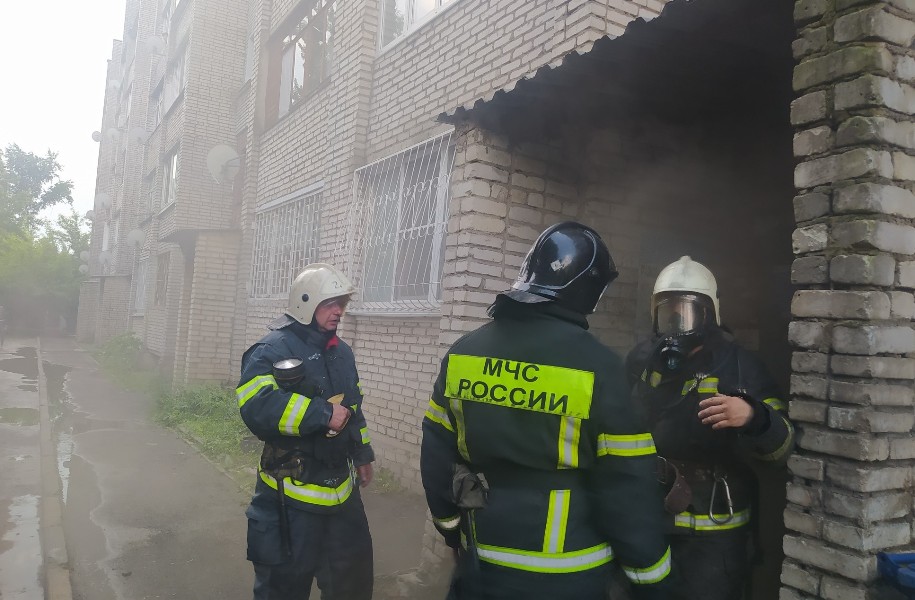 В Туле из горящего жилого дома эвакуировали четырех человек