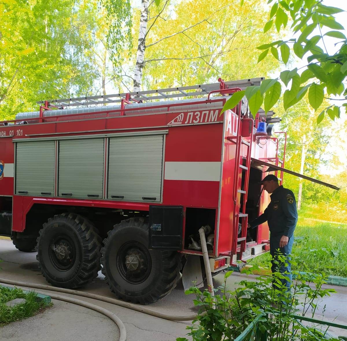 В Туле пожарные спасли женщину и эвакуировали 9 человек из горящего дома -  Новости Тулы и области - 1tulatv