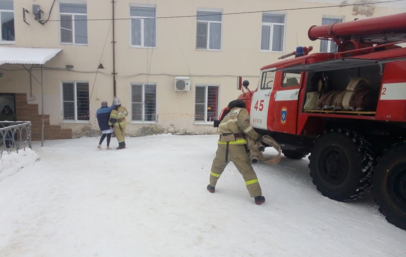 В Белевском районе спасатели потушили условный пожар в психоневрологическом интернате