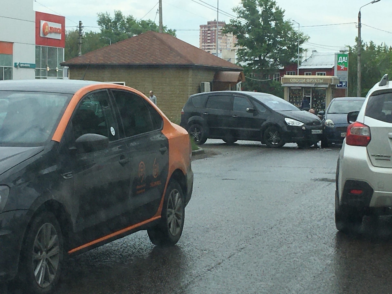 В Туле две иномарки не поделили дорогу