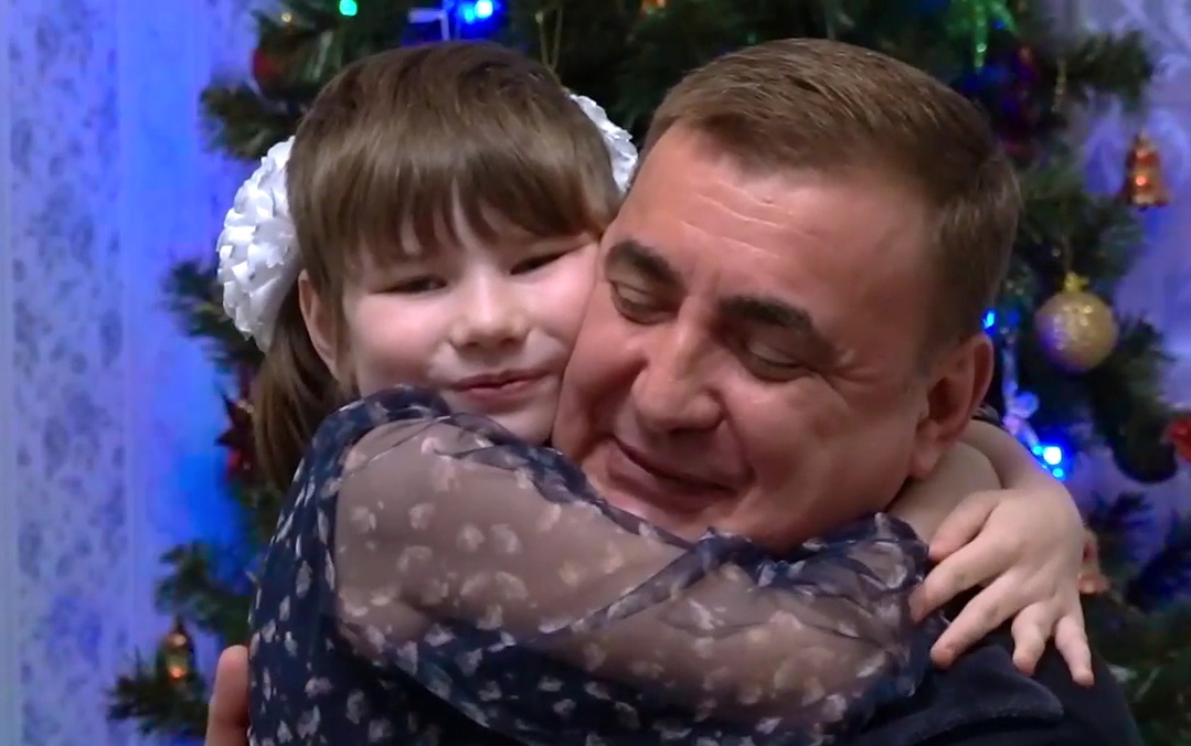 Как Губернатор Алексей Дюмин находит общий язык с детьми: трогательное видео
