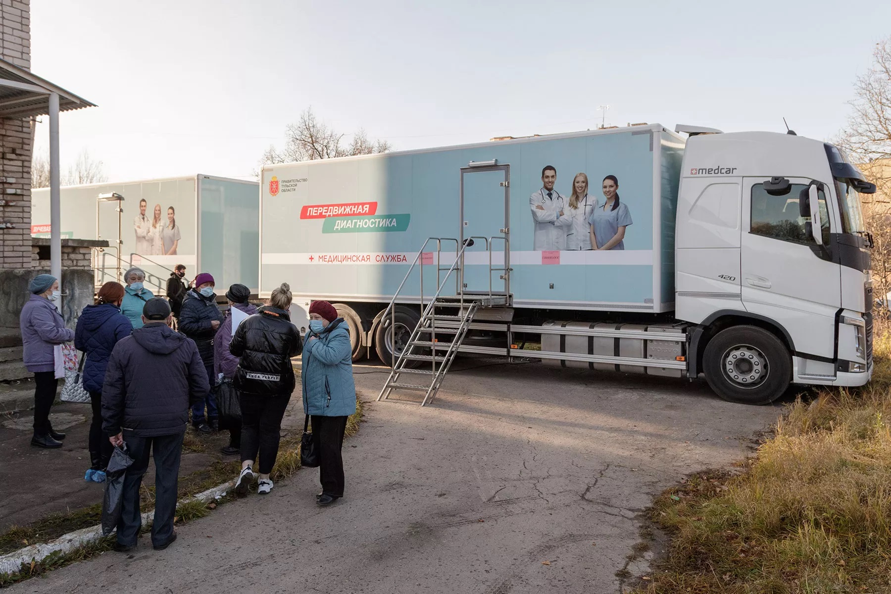 Жители Ревякино прошли медосмотр, не выезжая из поселка - Новости Тулы и  области - 1tulatv