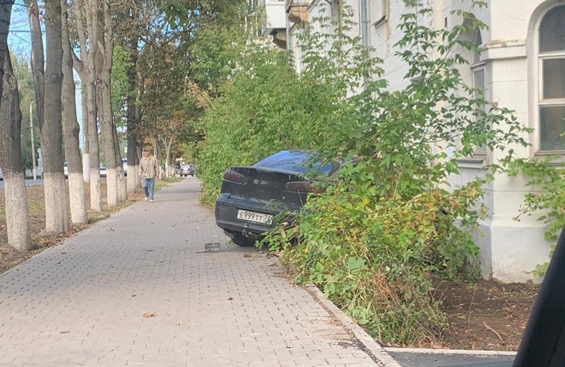 Жесткое ДТП в Туле: один из автомобилей врезался в жилой дом