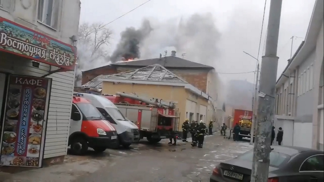 На улице Пирогова в Туле тушат сильный пожар - Новости Тулы и области -  1tulatv