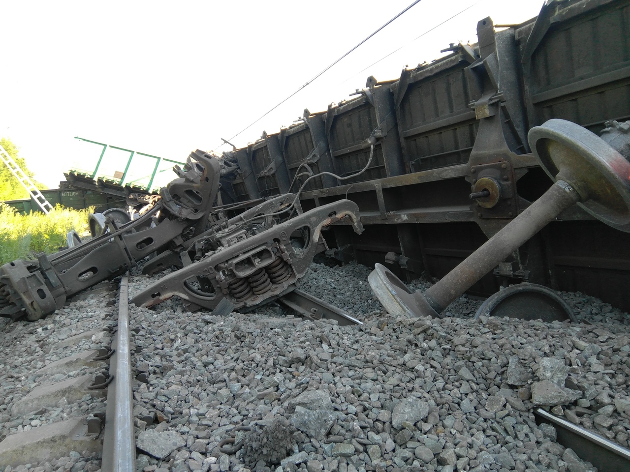 Движение поездов на месте железнодорожной аварии в Тульской области частично возобновлено