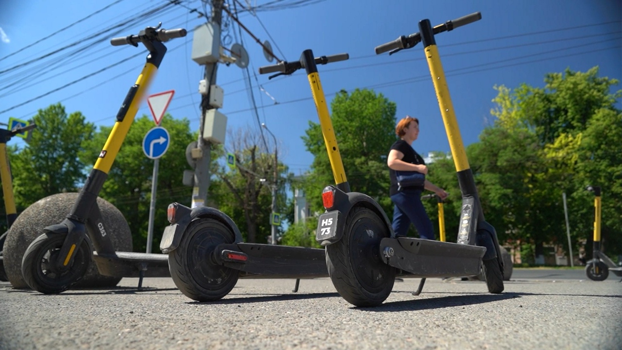 Почему в Туле нельзя запретить электросамокаты на пешеходных переходах |  20.06.2023 | Тула - БезФормата