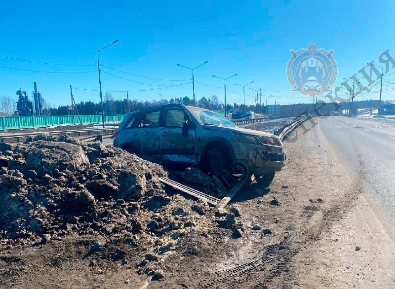 Фото девушка врезалась в отбойник на скорости 180