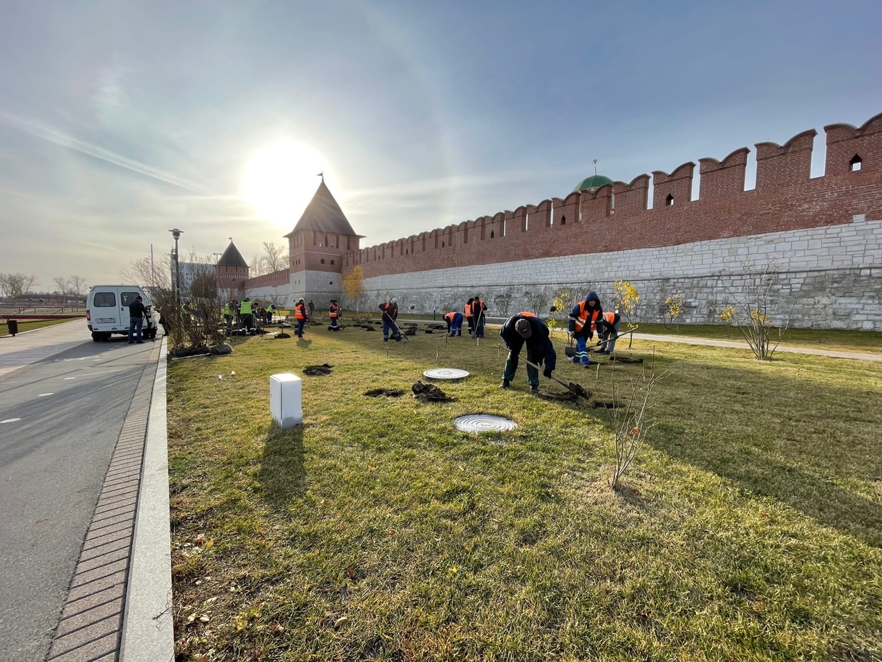 В туле на месяц. 9 Мая на Казанской набережной Тула. Мероприятия в Туле 1 мая 2022 на Казанской набережной. Фигура мыши в Туле Казанская набережная. Казанская набережная Тула цветение деревьев фото.