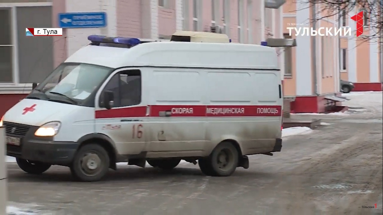 В Новомосковске пьяный мужчина выпал из окна и попал в больницу