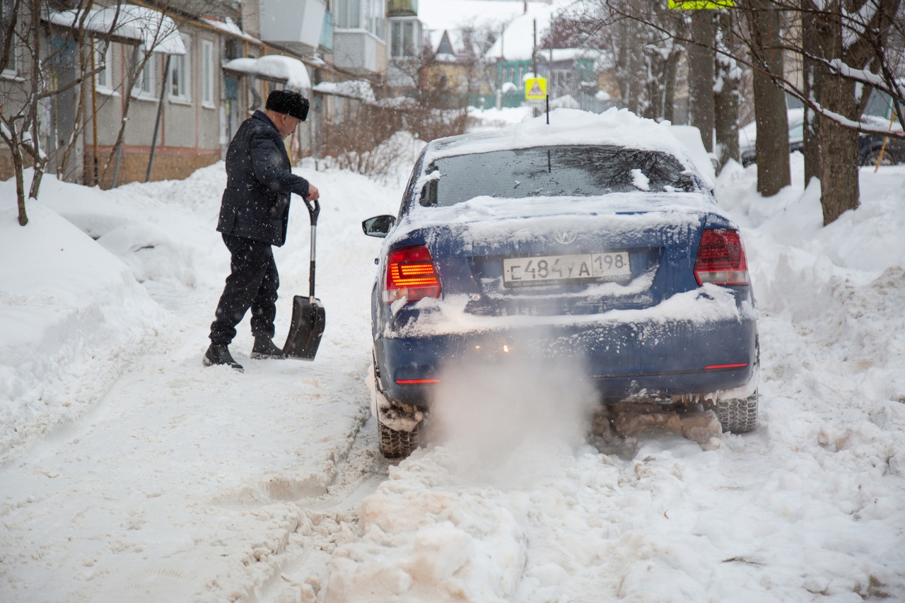 Последствия снегопада в Туле: как справляются УК и что делать жителям нерасчищенных дворов