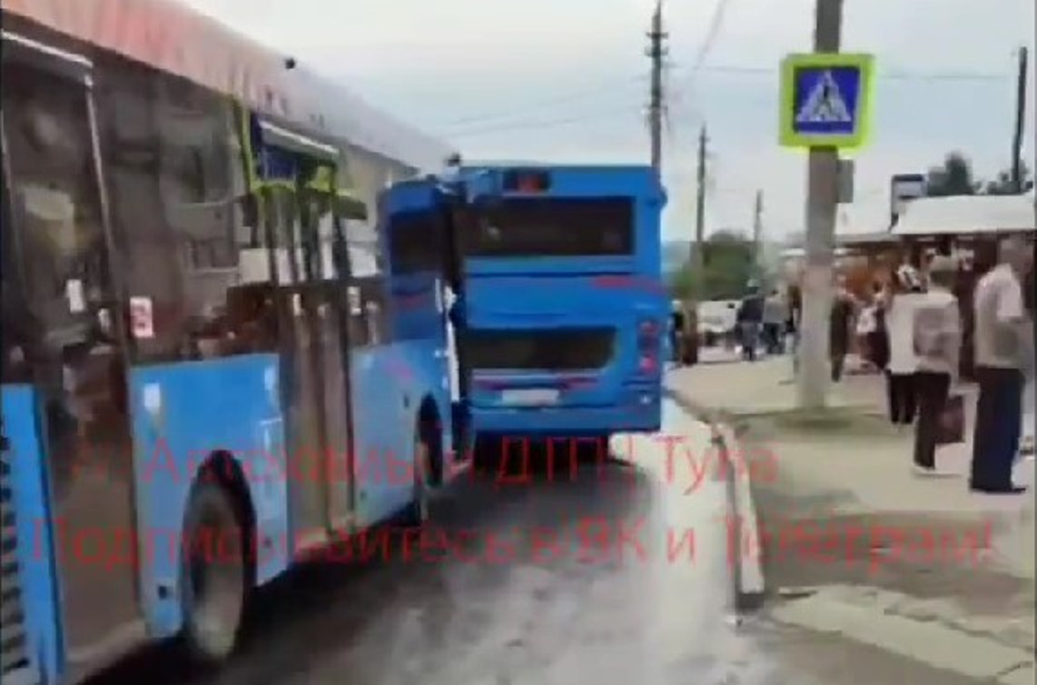 В Туле собралась пробка из автобусов: видео