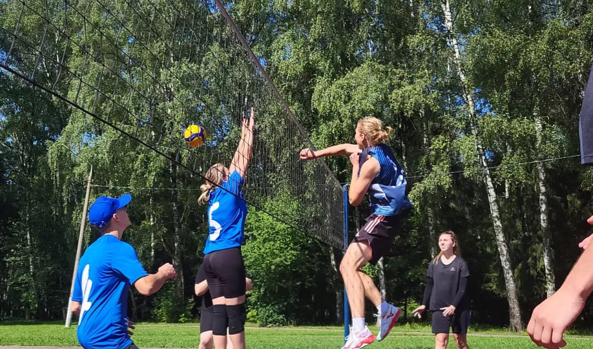 В Туле стартовал этап фестиваля по парковому волейболу
