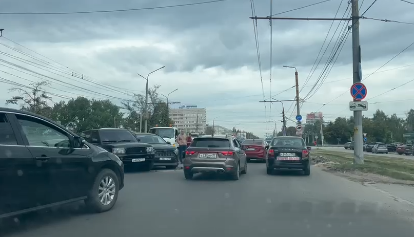 На проспекте Ленина в Туле столкнулись 3 автомобиля