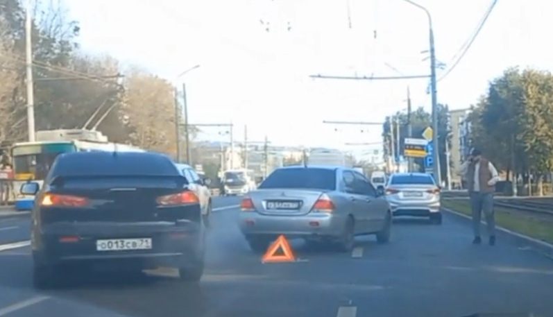 На проспекте Ленина в Туле образовалась большая пробка из-за ДТП