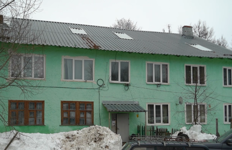 Жители двухэтажки под Киреевском остались без отопления из-за схода снежной лавины с крыши