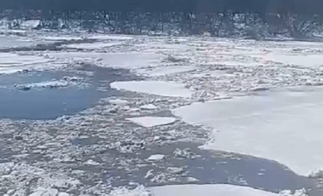 Жители Тульской области сняли на видео ледоход на Оке